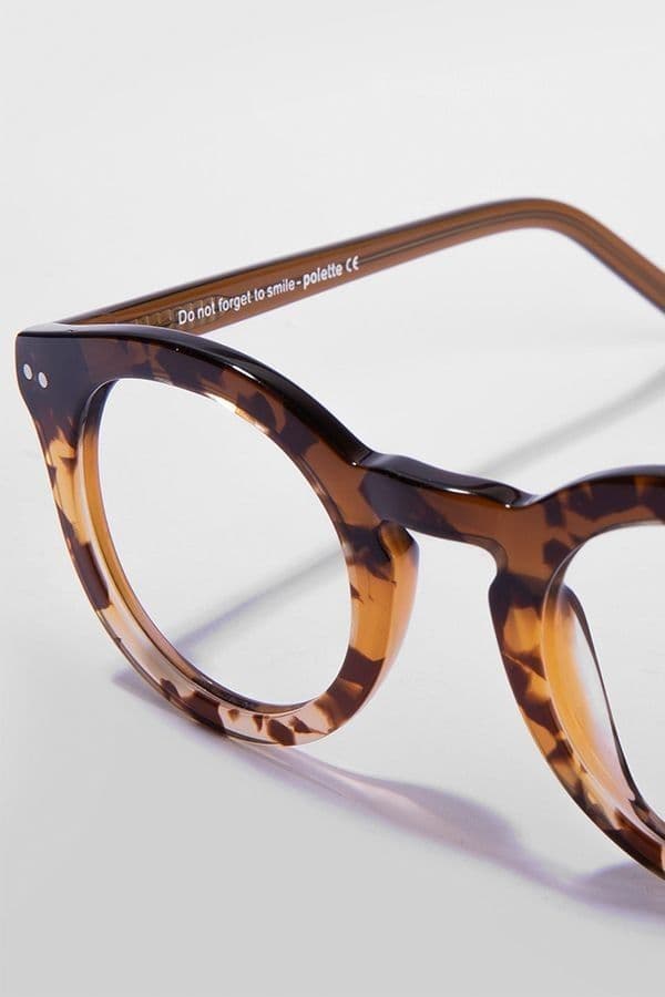 Tortoise eyeglasses detail